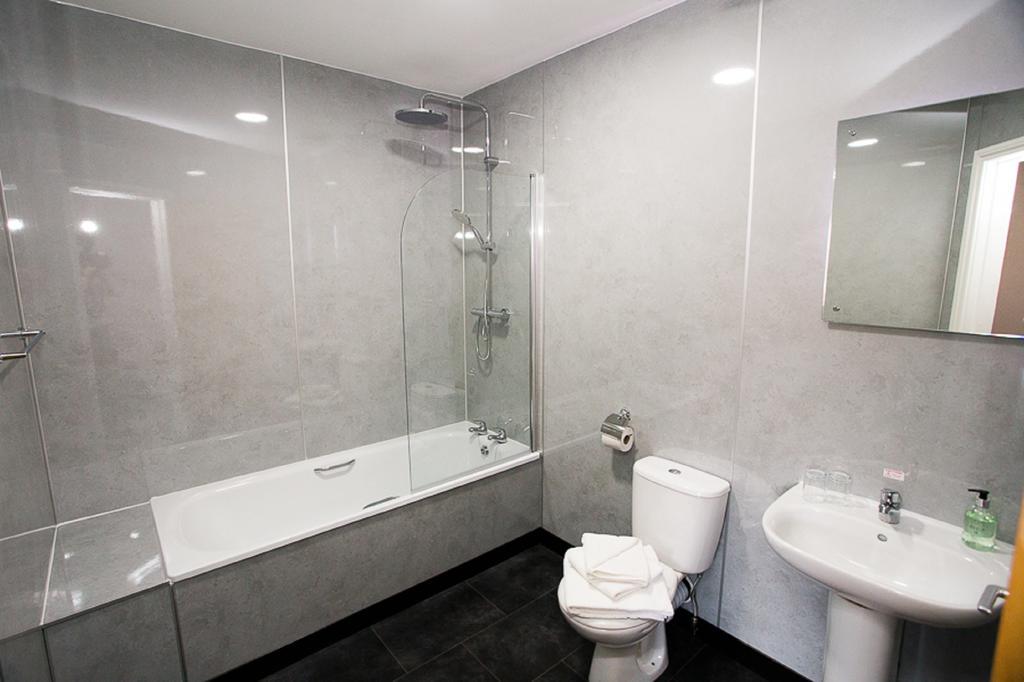 Yarnfield Park Training And Conference Centre Hotel Stone  Bagian luar foto