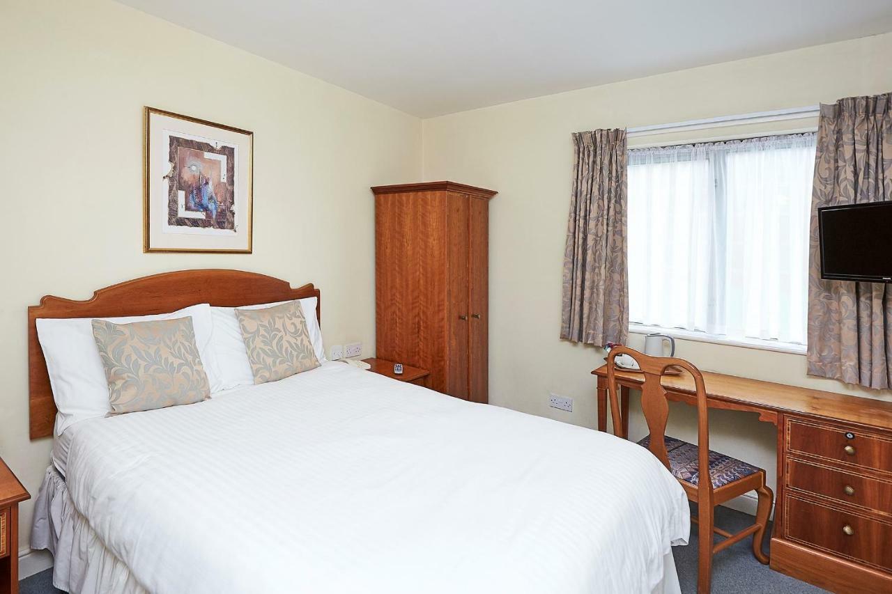 Yarnfield Park Training And Conference Centre Hotel Stone  Bagian luar foto