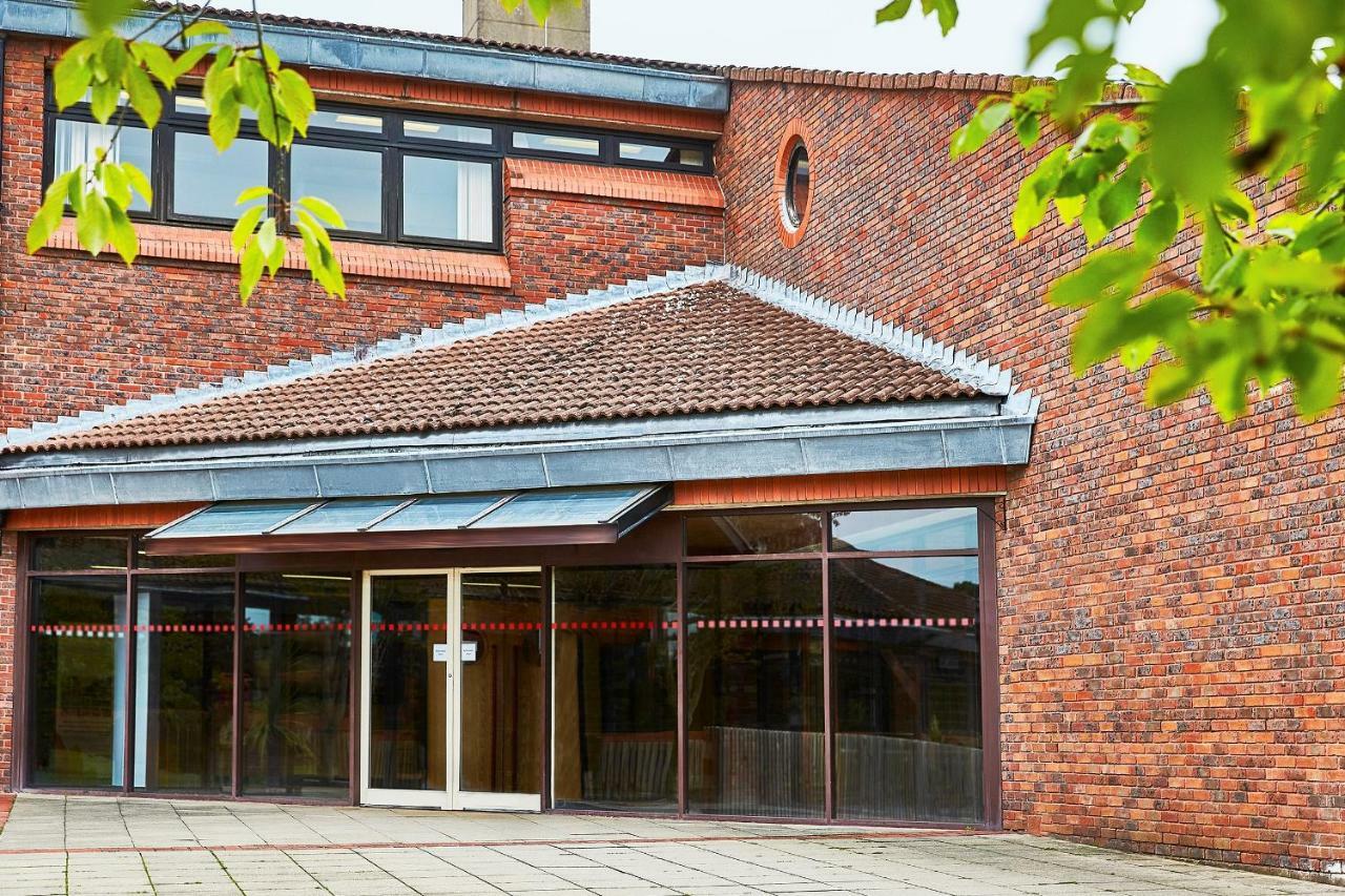 Yarnfield Park Training And Conference Centre Hotel Stone  Bagian luar foto
