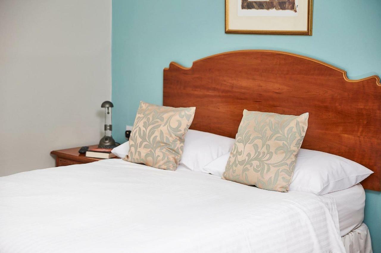Yarnfield Park Training And Conference Centre Hotel Stone  Bagian luar foto