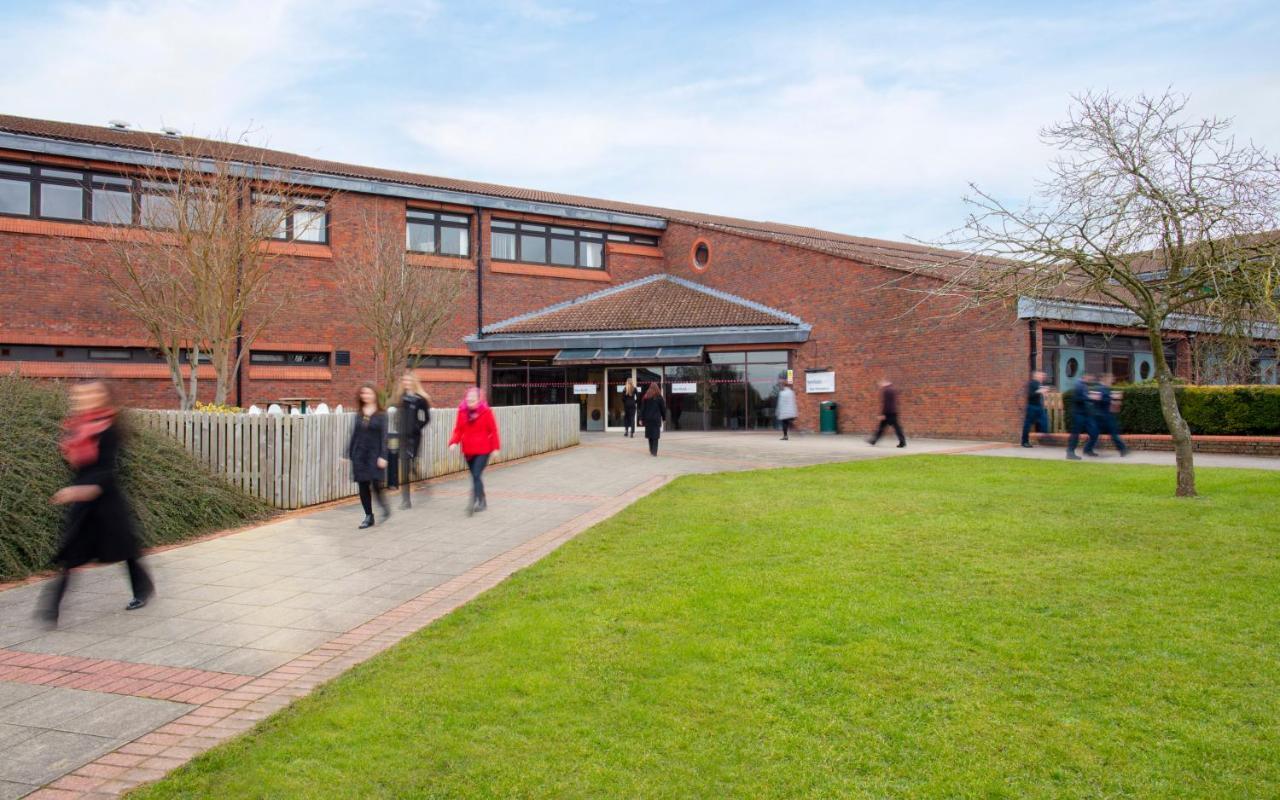Yarnfield Park Training And Conference Centre Hotel Stone  Bagian luar foto
